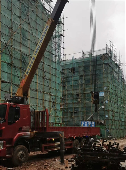 荷塘区“慢工细活”—— 吊车的 “微动控制” 技术